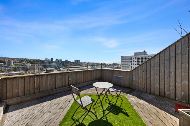 Thumbnail Flat for sale in Queens Road, Brighton