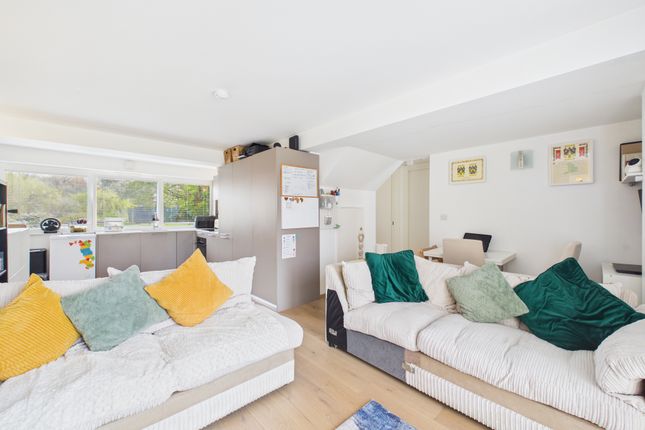 Flat 20, Uplands House, CRYERS HILL photo 4
