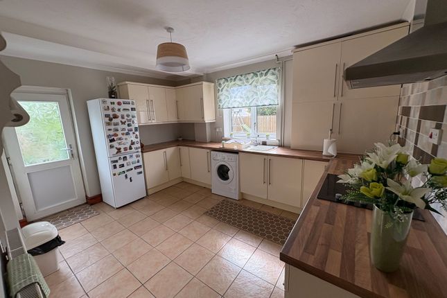 48, Maesyrhendre, Ammanford photo 3