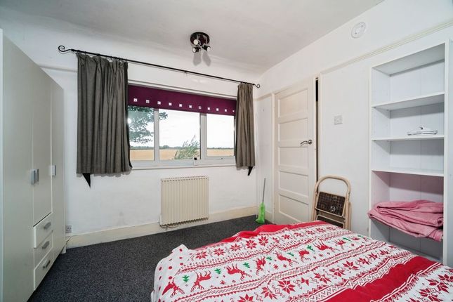 34, Carlton Park, Manby photo 4