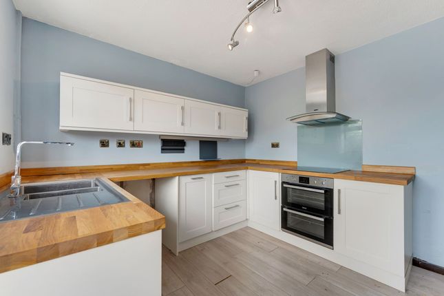 4 Avebury Close, Widnes photo 2