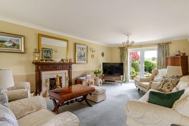 21 Chestnut Close, Salisbury photo 4