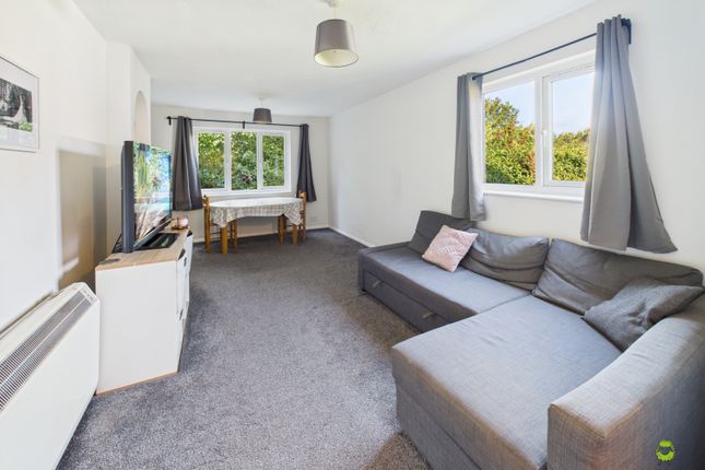 17, Chalice Way, Greenhithe photo 2