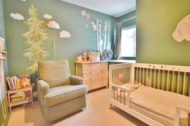 21A, Vale Grove, Slough photo 3