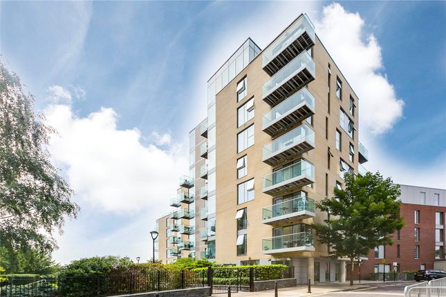 Flat to rent in Waterside Apartments, Goodchild Road