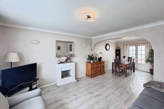 139, Maple Drive, Bridgend photo 2
