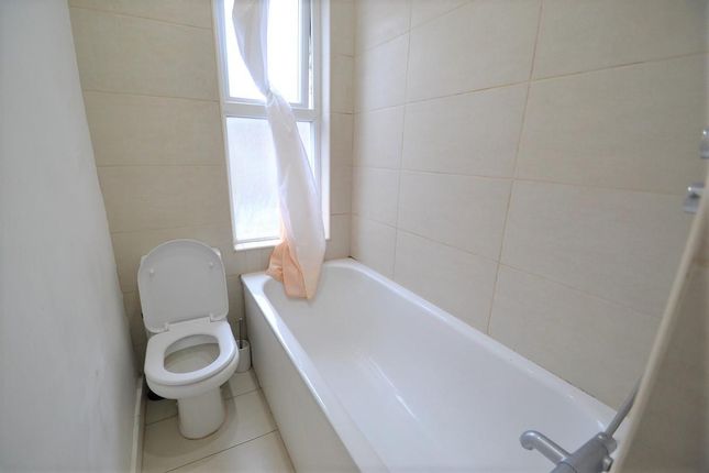 1B, 29, Bramston Road, London photo 3