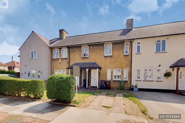 Thumbnail Terraced house for sale in Greenway, Dagenham
