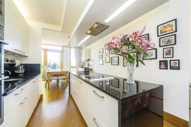 Apartment 10, Becquerel Court, West Parkside, London photo 3