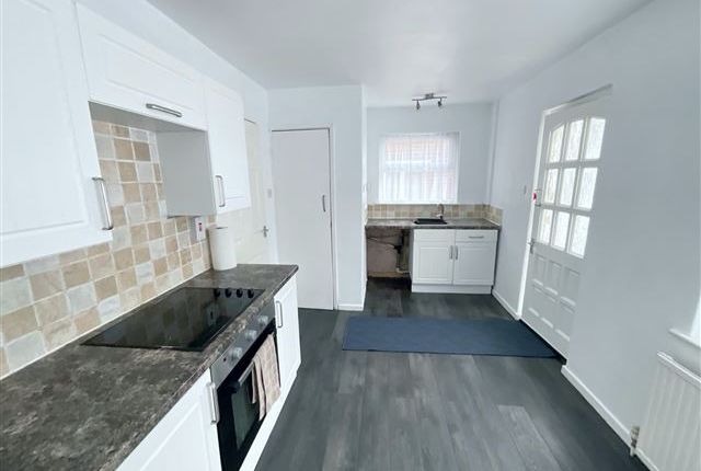 9, Lamb Hill Close, Sheffield photo 4