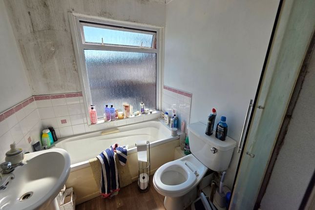 25, Walnut Road, Torquay photo 4