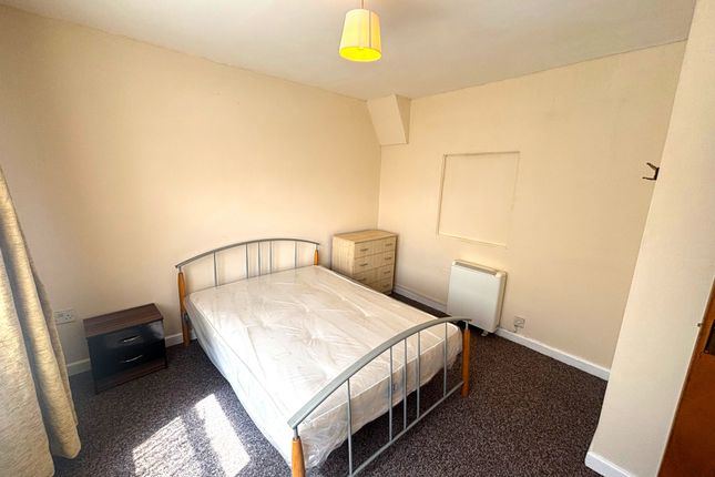 Flat, 123 Hanover Street, Swansea photo 3