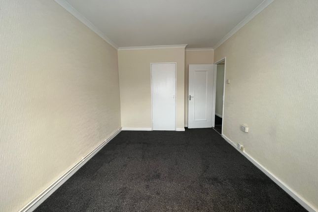 16 Little Gearies,, Cranbrook Road, Ilford photo 5