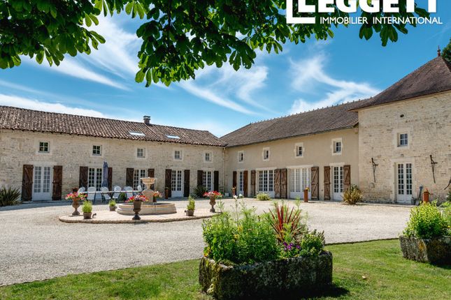 Thumbnail Villa for sale in Valdelaume, Deux-Sèvres, Nouvelle-Aquitaine