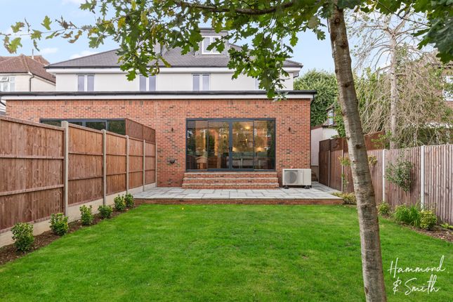 Oak House, Crows Road, Epping photo 4