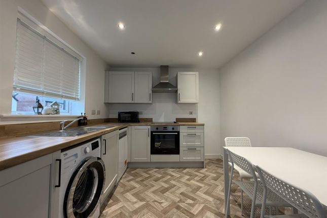 Flat 3, 3, Howley Avenue, Leeds photo 2