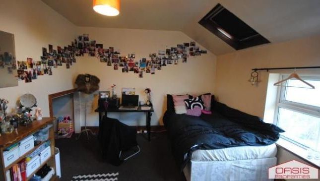 A Cozy Bedroom Featuring A Comfortable Double Bed,...