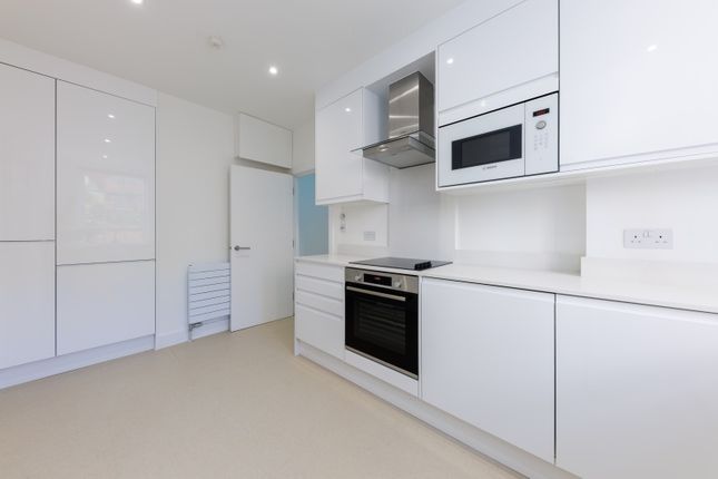 Flat for sale in Cranmer Court, Whiteheads Grove, London