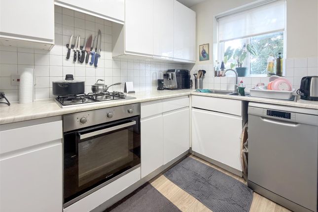 20, Bel Lane, Feltham photo 4