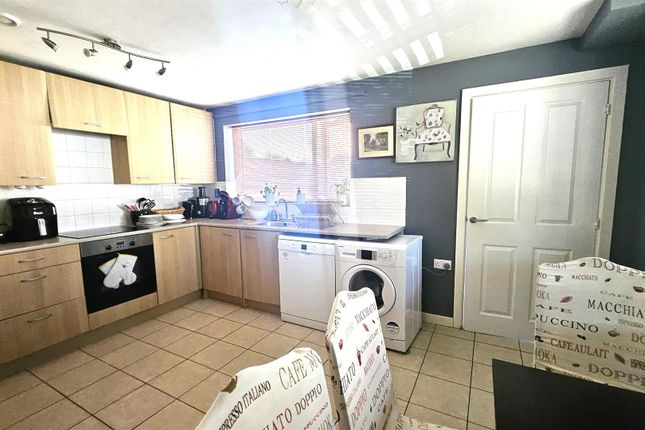 145, Chedworth Drive, Worcester photo 3