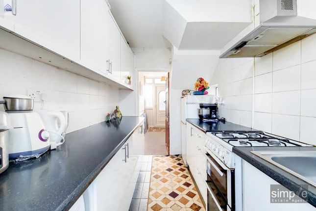 End terrace house for sale in Clevedon Gardens, Cranford