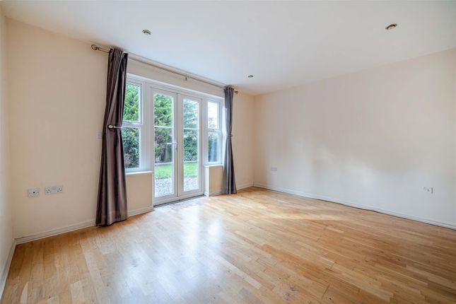 68, Dowles Green, Wokingham photo 2