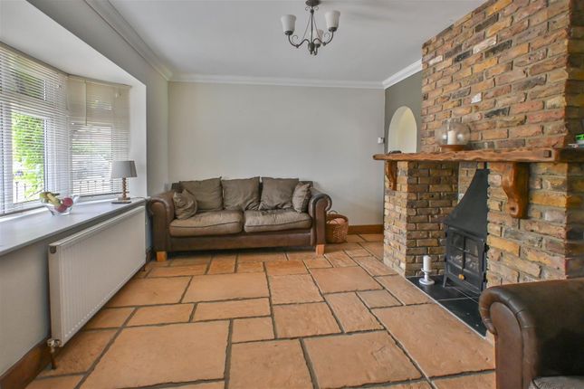 16, Philip Close, Brentwood photo 2
