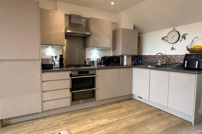 Flat 26, 37, Marine Crescent, Ilford photo 4