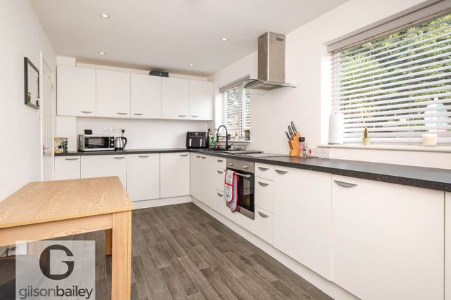 13, Clarendon Drive, Great Yarmouth photo 2