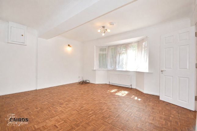 10,, Avenue Road, Surrey photo 3
