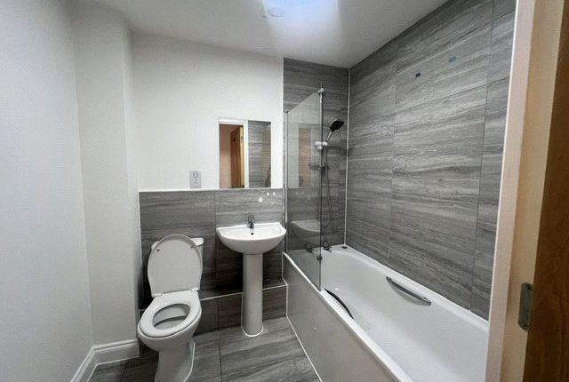 75, Windrush Drive, Buckinghamshire photo 3