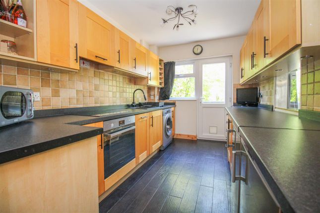 283, Fold Croft, Harlow photo 4