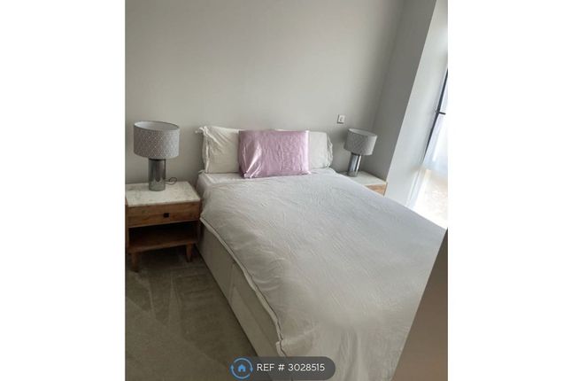 Flat, Littleworth Road, Esher photo 2
