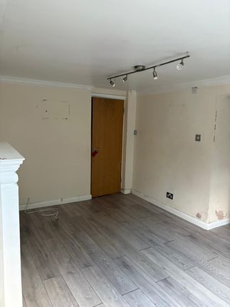 4 Bicester Road, Aylesbury photo 2