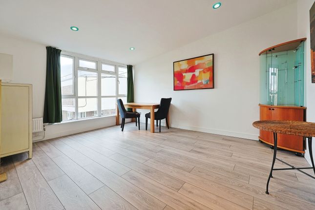 Flat for sale in Philpot Square, Fulham