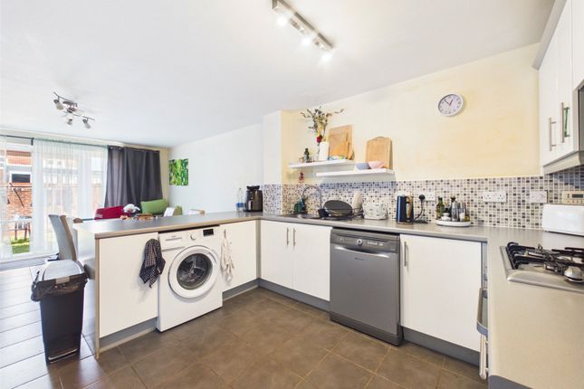 11, Uxbridge Lane Kingsway, Gloucester photo 2