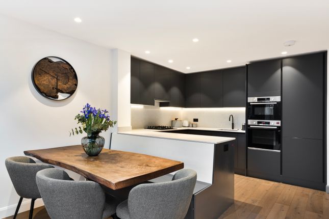 10, Courtney Crescent, Carshalton photo 4