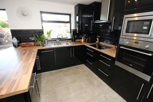 1, Dorking Close, Worcester Park photo 4