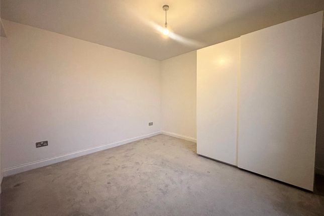 1, Double Room 1 Derrick Road, Gloucestershire photo 3