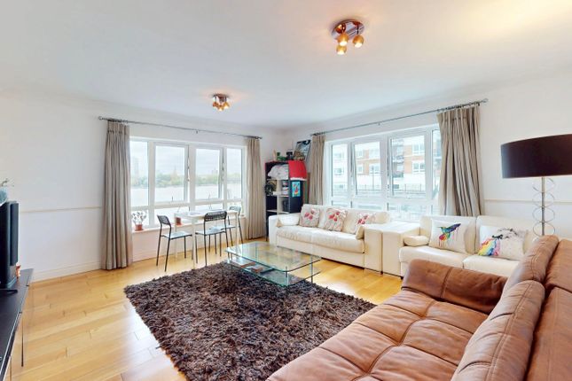 19, Leeside Court, London photo 3