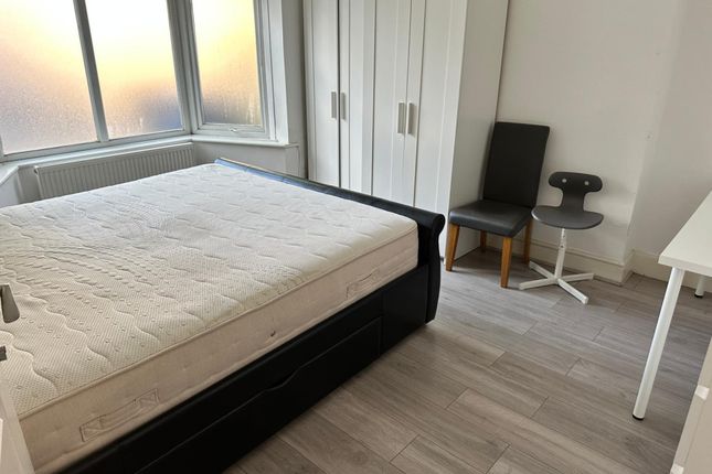 Shared accommodation to rent in Babington Road, London