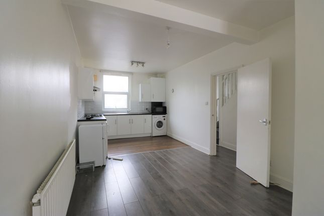 Thumbnail Property to rent in Settles Street, London