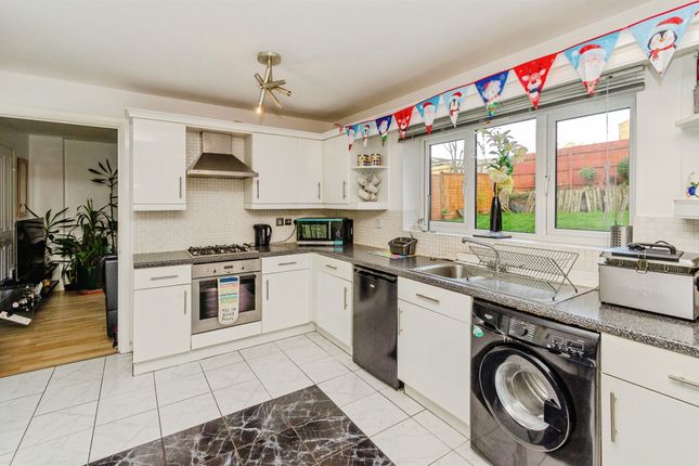56, Aster Way, Walsall photo 4