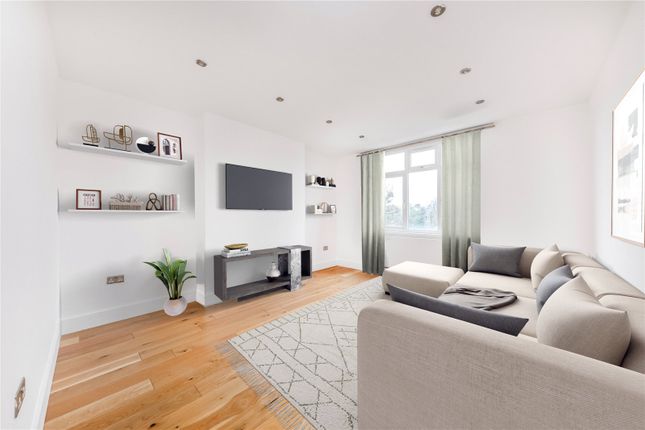 Flat for sale in Chatsworth Road, London
