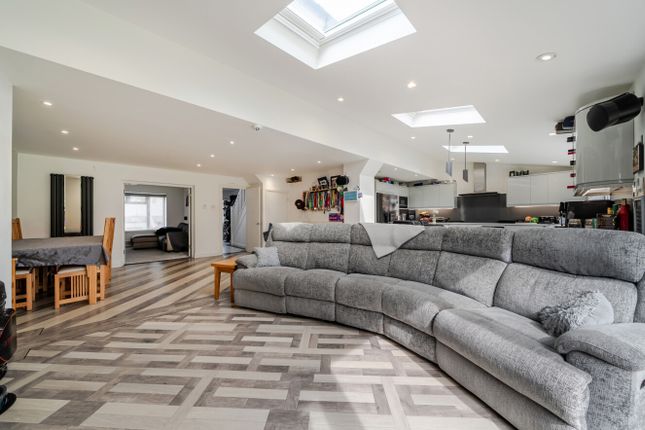 25, Mosyer Drive, Orpington photo 2