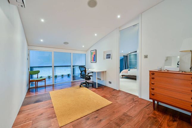 Flat for sale in Evershed Walk, Chiswick, London