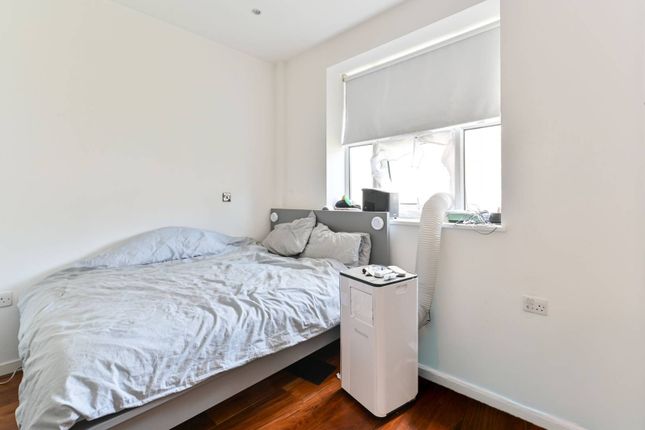 Bromyard House, East Acton photo 4
