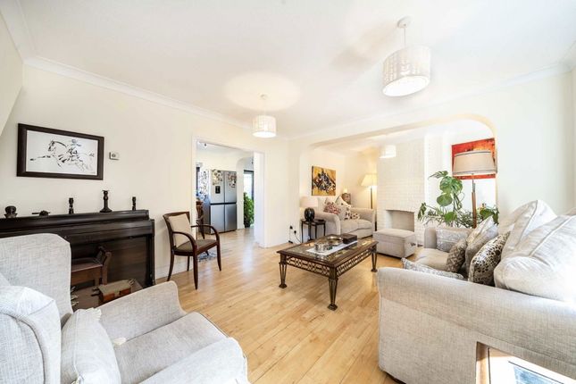 15, Jonquil Gardens, Hampton photo 2