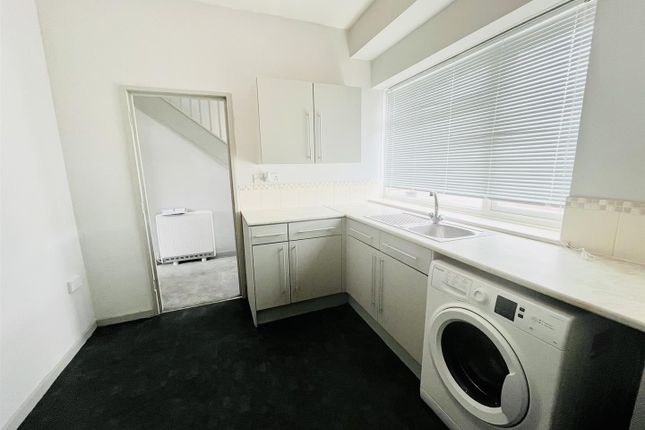 1B Manor Flats, High Street, Dudley photo 5
