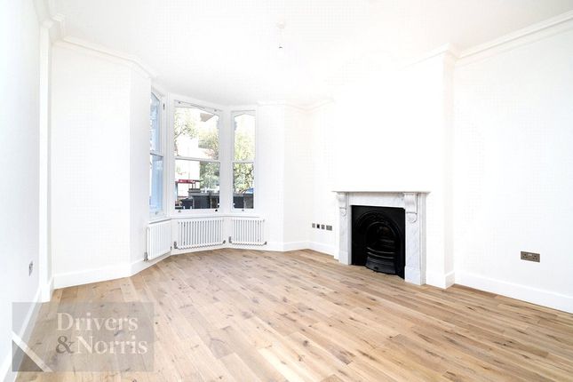 Flat for sale in Crouch Hill, Stroud Green, London